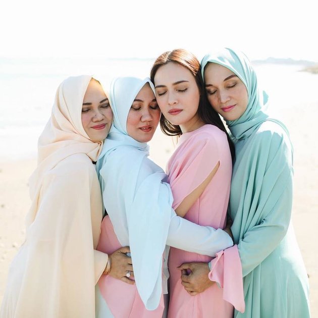 7 Portraits of Shandy Aulia with her Three Muslim Siblings, Always United and Warm