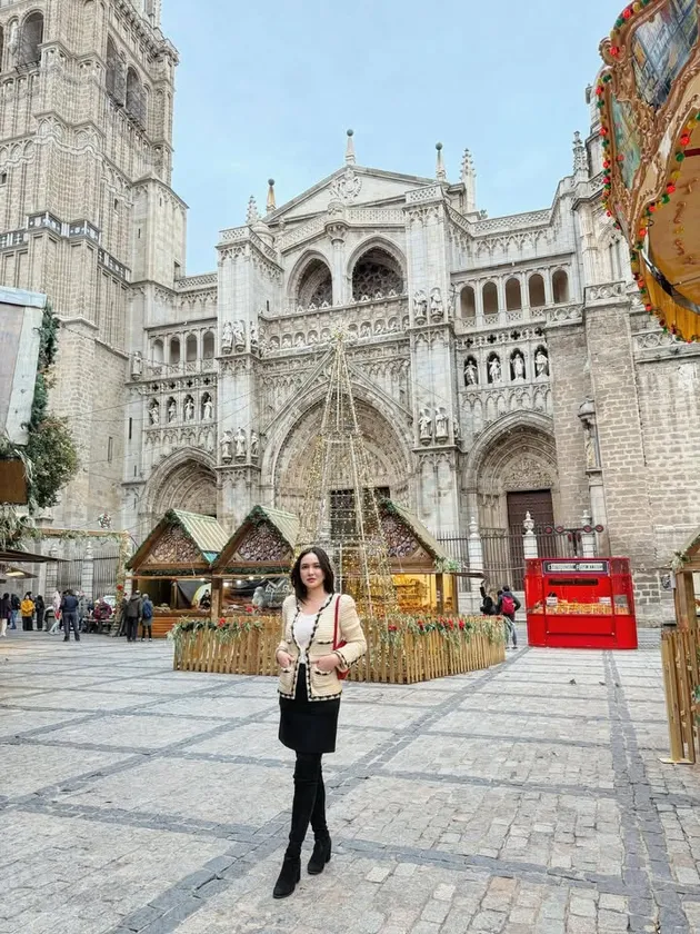 Shandy Aulia Liburan di Spanyol