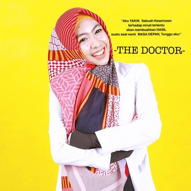 7 Portraits of Shindy Putri, Ria Ricis's Sister with Her White Suit, a Beautiful and Charming Doctor and Youtuber