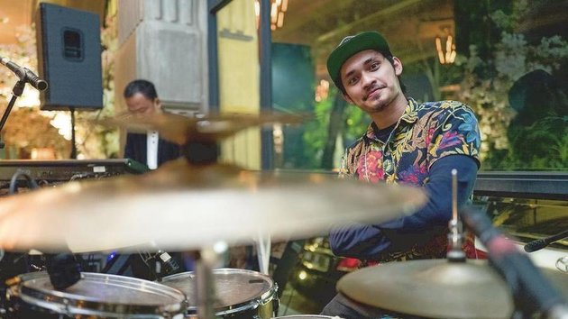 7 Portraits of 'Budi Setiawan' Figure who is Currently Viral, Turns Out to be a Drummer!