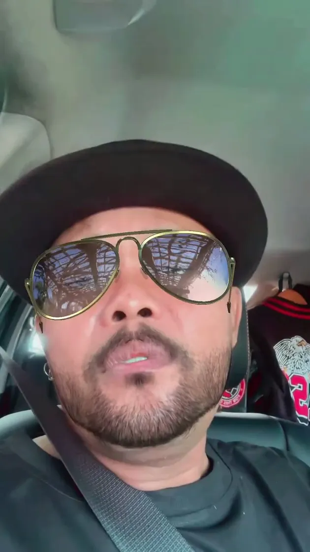 Potret Sule nyanyi lagu untuk cucu