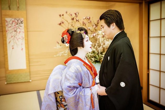 7 Portraits of Syahrini and Reino Barack Celebrating their 2nd Wedding Anniversary, Looking Like Authentic Japanese Women - Astonishing