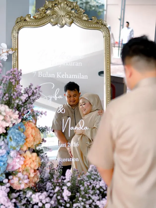 Syifa Adik Ayu Ting Ting dan suami