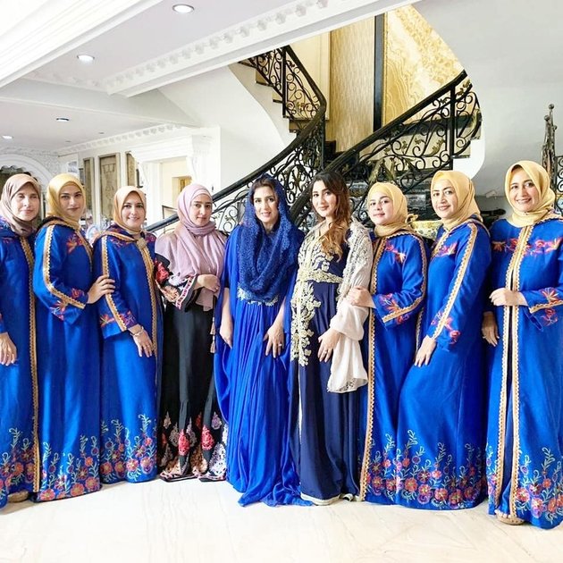 7 Portraits of Tania Nadira's Pregnancy Celebration, Showing Baby Bump and 4 Months of Gestation