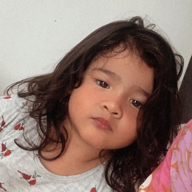 7 Latest Portraits of Aneska, Audy Item and Iko Uwais' Second Child Who Has Grown into a Cute Toddler with Chubby Cheeks