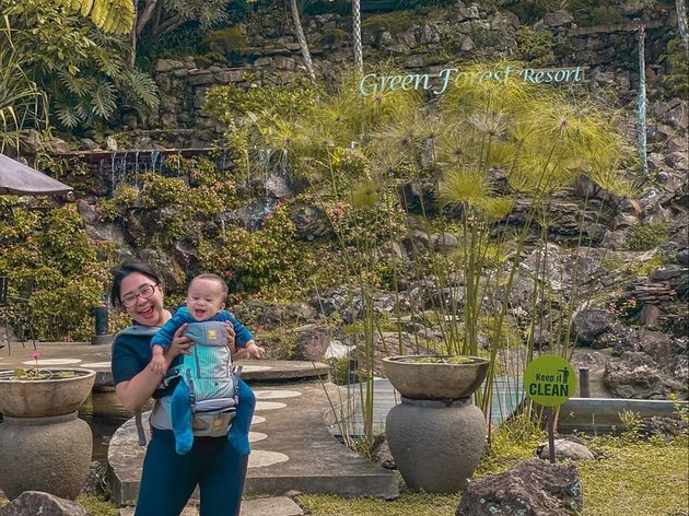 7 Latest Portraits of Chikita Meidy, Former Child Singer, Enjoying the Busy Life of Being a Mother