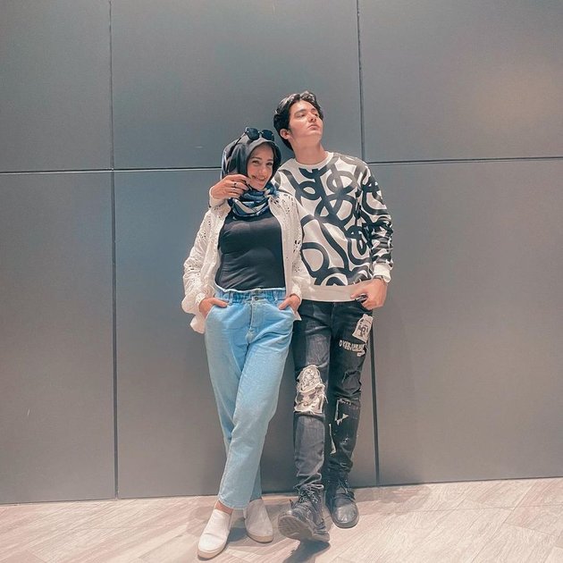 7 Latest Pictures of Mahdy Reza and His Mother's Togetherness in 'BUKU HARIAN SEORANG ISTRI', Mistaken for Siblings - Netizens: His Mother Looks Like a Young Girl