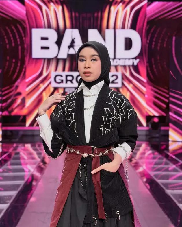 Gaya Mila DA7 dengan OOTD kece di Band Academy Indosiar 2026.
