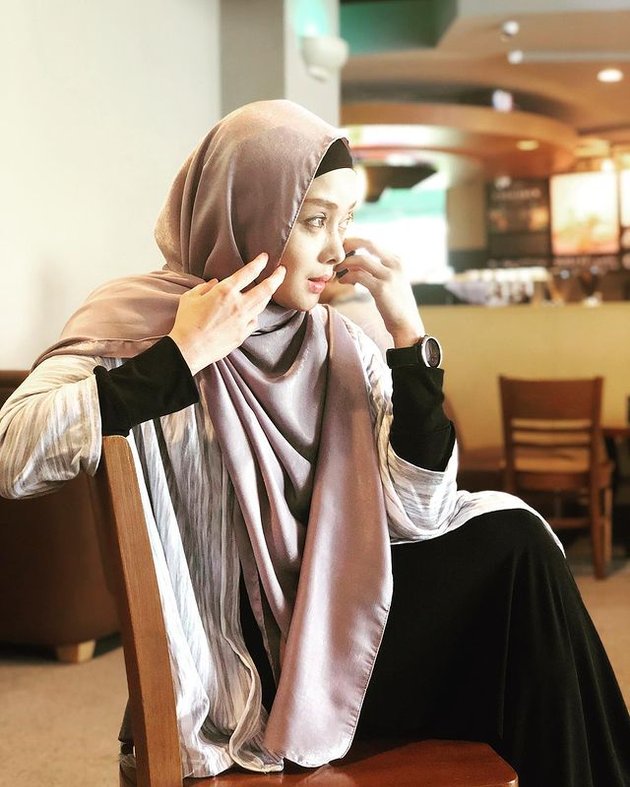 7 Portraits of Terry Putri who is becoming more beautiful and graceful in Hijab Syar'i, Reaping Praise