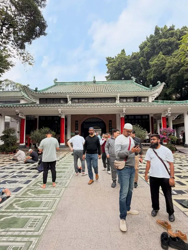Teuku Ryan di masjid tertua di China