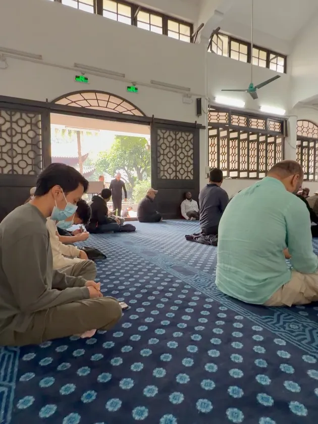 Teuku Ryan ikut Jumatan di China