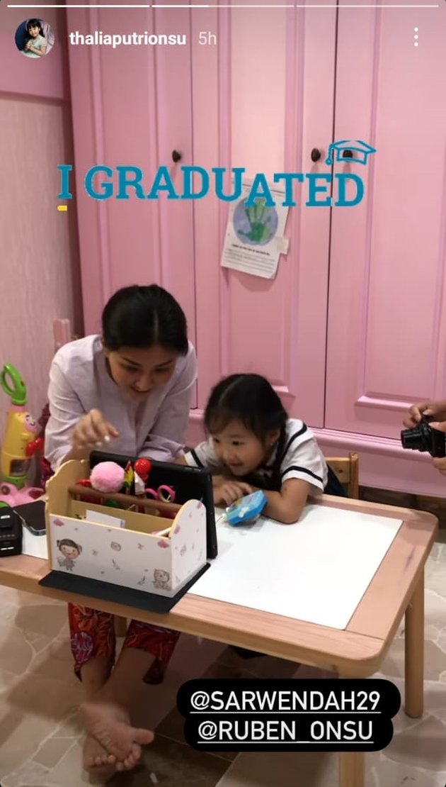 7 Portraits of Thalia Putri Onsu Graduating from Kindergarten, Looking Beautiful in a Graduation Gown - Crying in Ruben Onsu's Embrace During Graduation