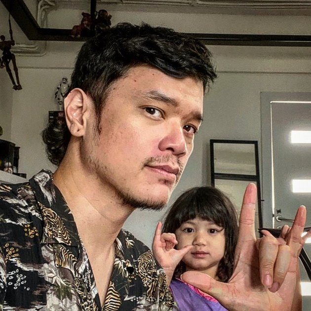 7 Portraits of Timo Tjahjanto who was chosen as the director of 'TRAIN TO BUSAN' Hollywood version, a loving father figure