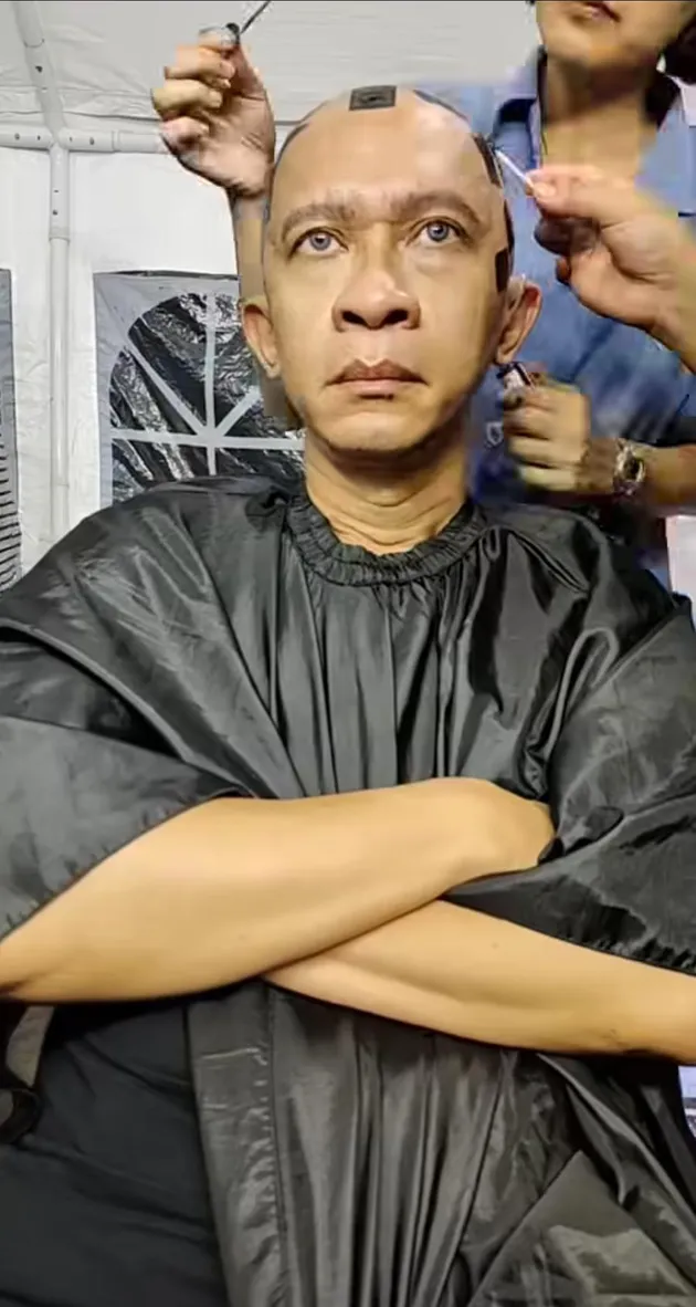 Aming santai saat dimakeup jadi Karakter Tokek
