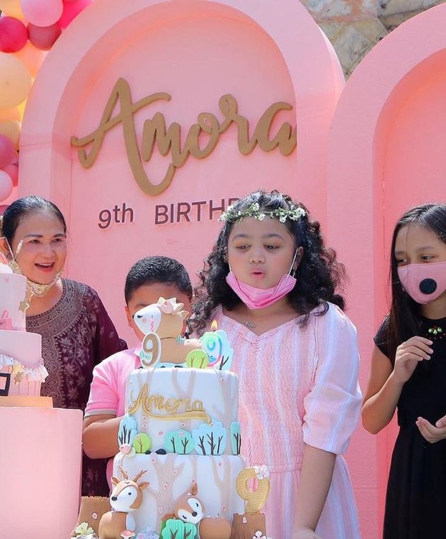 7 Pictures of Amora Krisdayanti's 9th Birthday, Celebrated at Home - Full of Pink Nuances