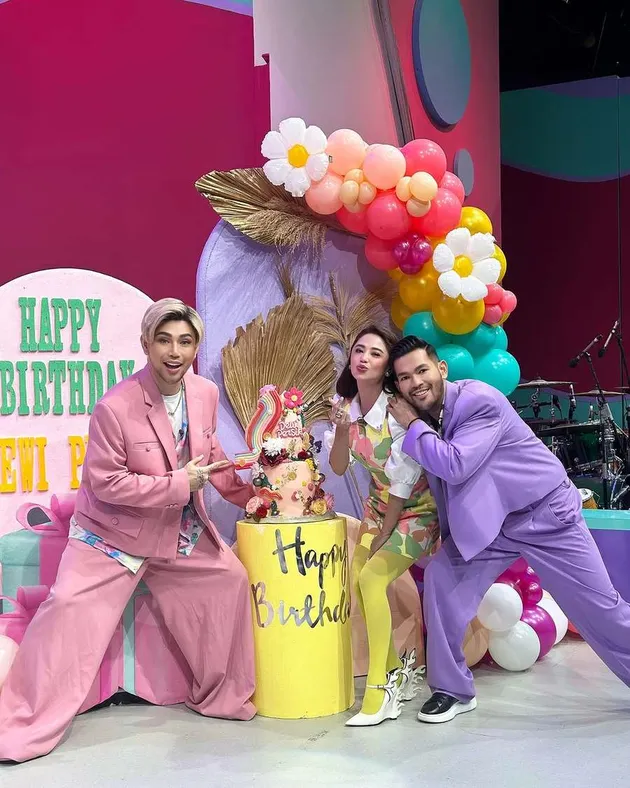 Dewi Persik ulang tahun