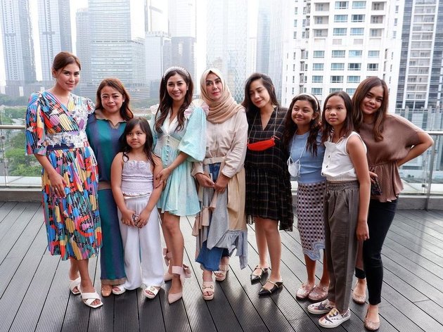 7 Portraits of Nisya Ahmad's Birthday Celebration at an Expensive Steak Restaurant, Attended Only by Family - 31 Years Old and Still Like a Teenager