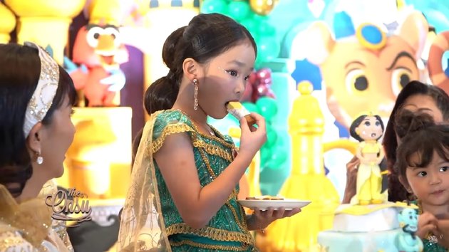 7 Portraits of Thalia and Thania Ruben Onsu's Birthday, Held Luxuriously at a Star Hotel, Aladdin-themed - Nagita Slavina's Gift Becomes the Highlight
