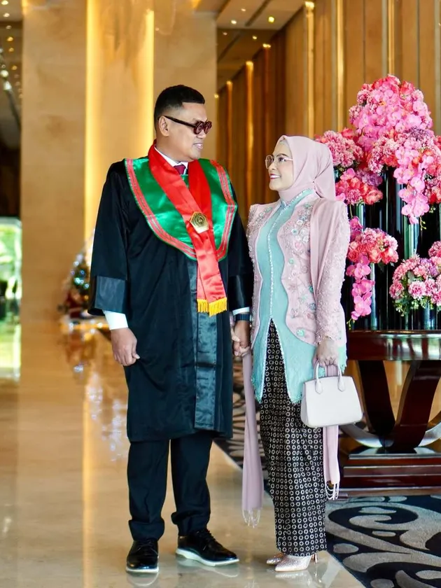 Uya Kuya wisuda ditemani Astrid