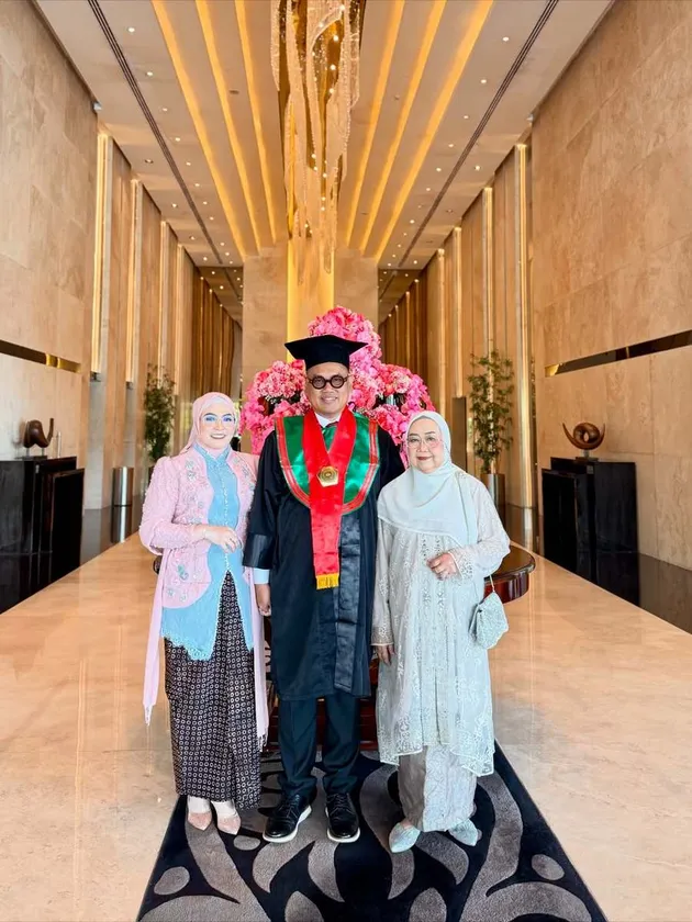 Uya Kuya bareng istri dan ibu