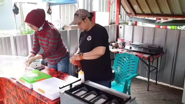 Warung Vicky Ficky Rhoma Irama Tak Gengsi