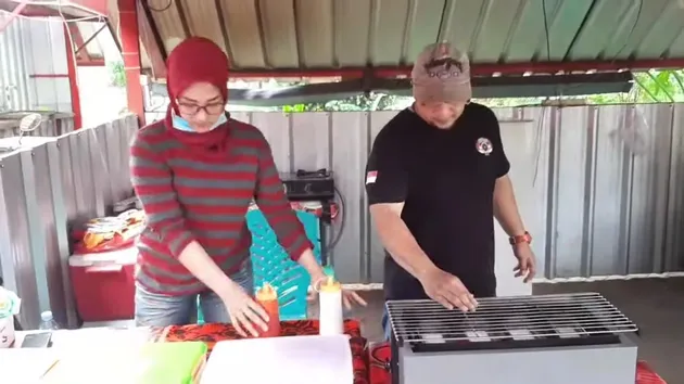 Warung Vicky Ficky Rhoma Irama Tak Gengsi