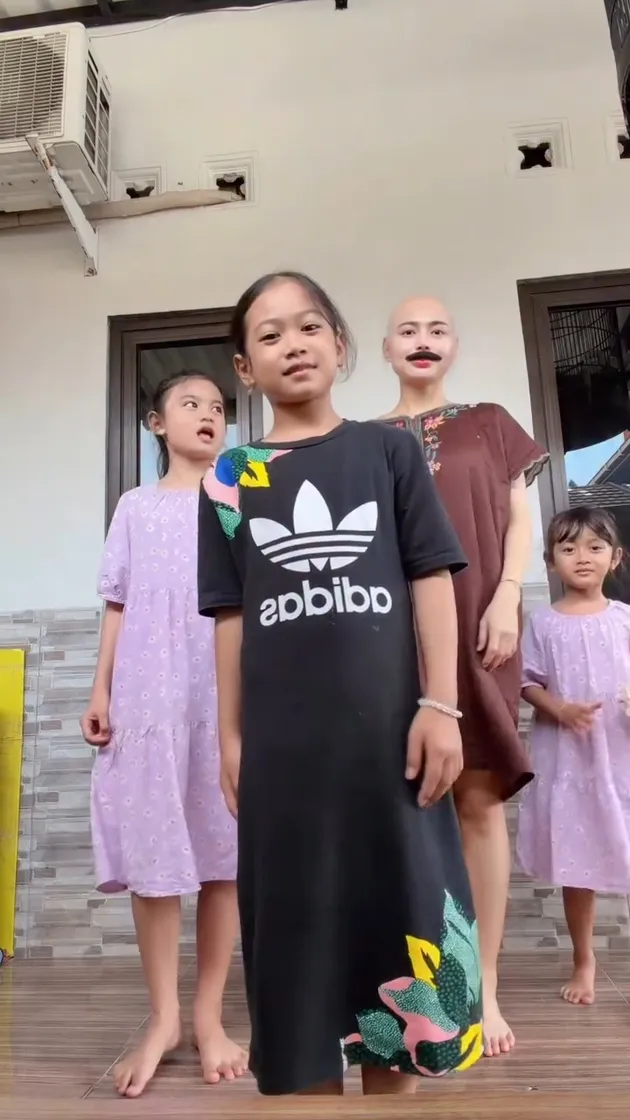 7 Potret Wika Salim Joget Bareng Keponakan, Pakai Filter Gundul - Bikin ...