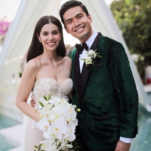 Penyanyi Christian Bautista juga menikah dengan Kat Ramnani di Bali, tepatnya di Uluwatu. Pernikahan tersebut digelar pada bulan November 2018.