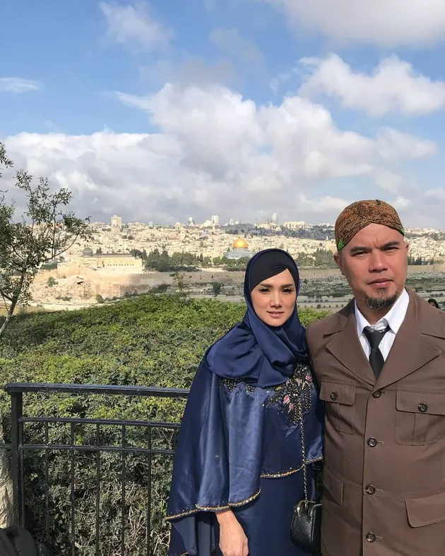 seleb yang menikah dengan bosnya sendiri, seleb yang dinikahi bosnya sendiri