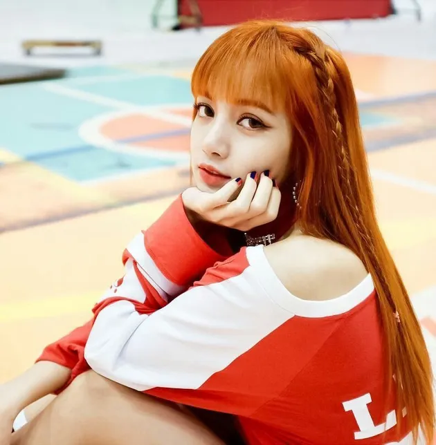 Suka dengan Lisa BLACKPINK? Dia pernah berbagi tips makeup yang dipakainya di MV As If It's Your Last. Ternyata di MV tersebut dia memakai cat eyemakeup yang ternyata mudah diaplikasikan. Cek di sini !