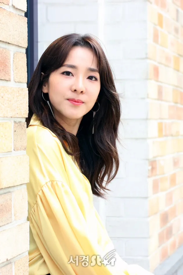 Sandara Park yang dikenal awet muda ternyata suka banget mencoba berbagai jenis lipstik termasuk liptint. Dia juga punya banyak cara bagaimana memakai liptint yang bisa membuat seseorang wanita jadi seperti femme fatale. Cek di sini!