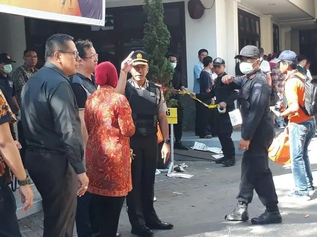 bom surabaya, bom gereja surabaya, bom mapolsek surabaya