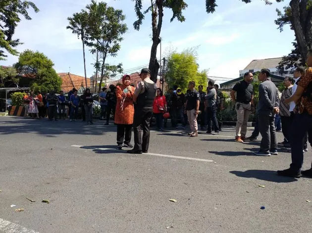 bom surabaya, bom gereja surabaya, bom mapolsek surabaya