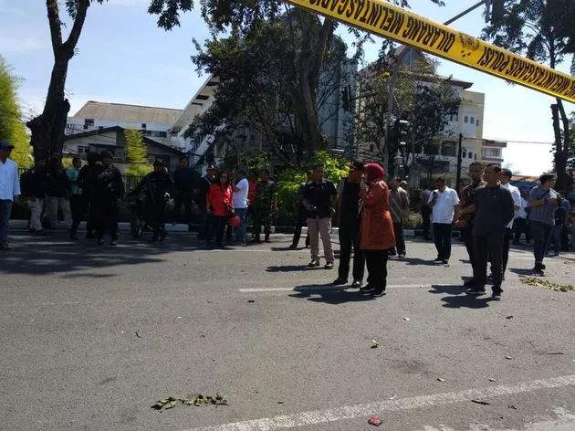 bom surabaya, bom gereja surabaya, bom mapolsek surabaya