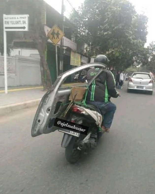 8 Unreasonable Items Carried by Online Motorcycle Taxi Drivers, There's Even a Tree!