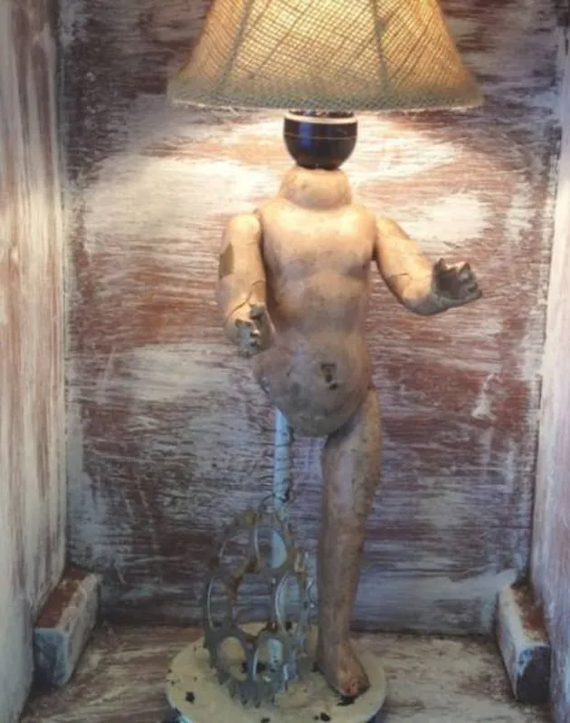 Barang Aneh di Pasar Loak