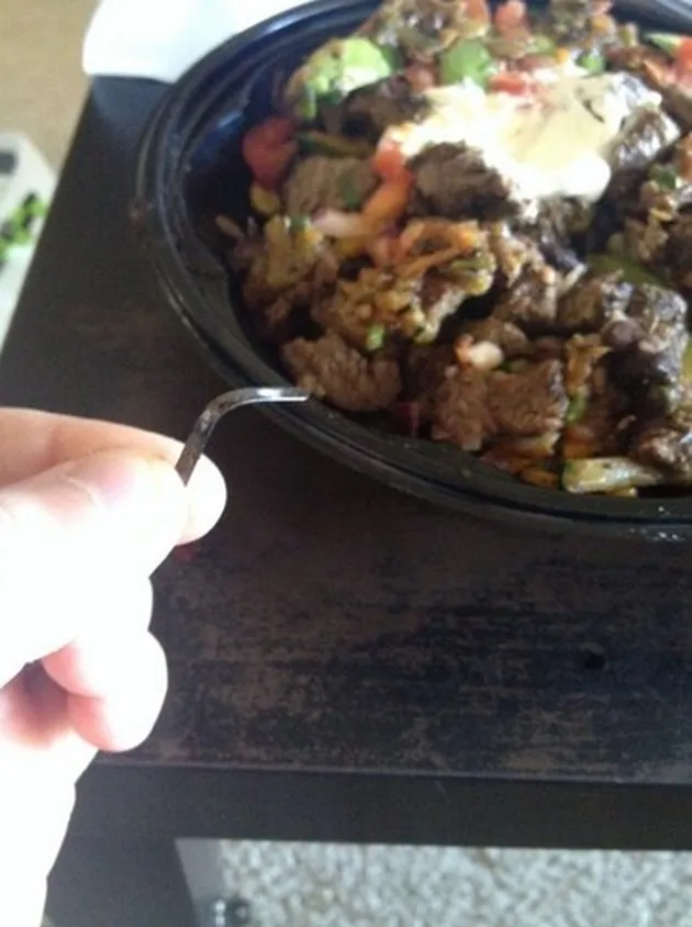 benda aneh, hal aneh yang ditemukan di makanan, hal menjijikkan di makanan