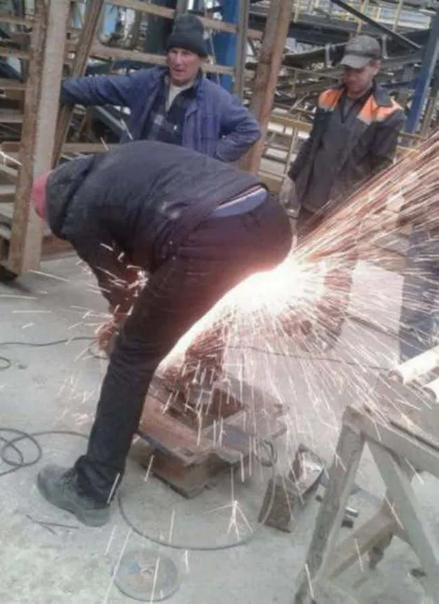 kelakuan cowok, foto unik, foto aneh, kelakuan aneh cowok, kenekatan cowok