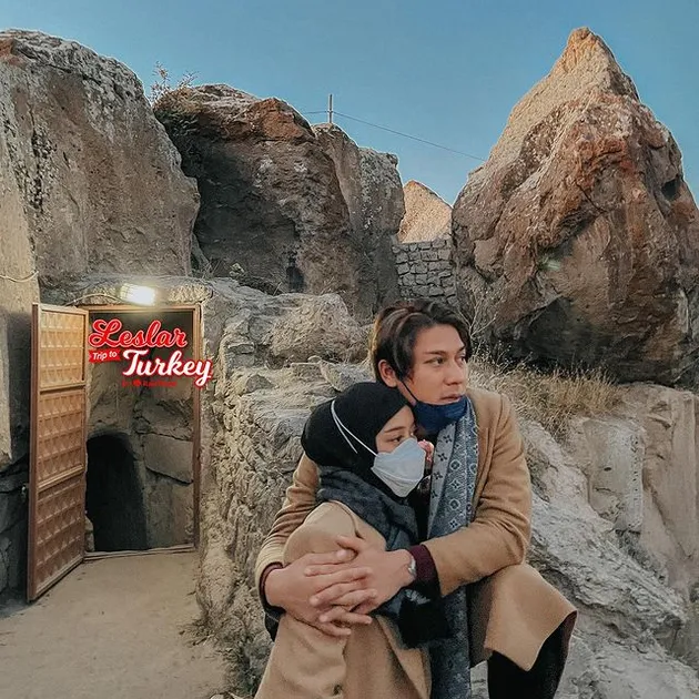 Momen Mesra Lesti dan Billar selama di Turki.