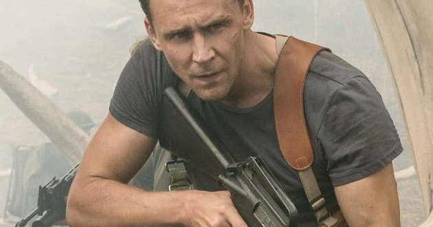 Karakter yang diperankan Tom Hiddleston merupakan seorang mantan pasukan khusus British SAS. Untuk mempersiapkan perannya tersebut, dirinya bahkan sampai dilatih langsung oleh mantan pasukan Angkatan Laut Amerika.
