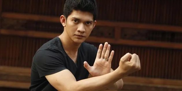 MAN OF TAICHI pernah tampilkan Iko Uwais di dalamnya. dalam scene yang menampilkan Iko, dirinya bertarung dengan Tiger Chen.