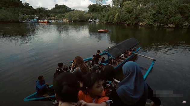 8 Photos of Anang - Ashanty Vacation to 3 Warna Beach, a Place Expected to be Aurel's Pre-wedding Location