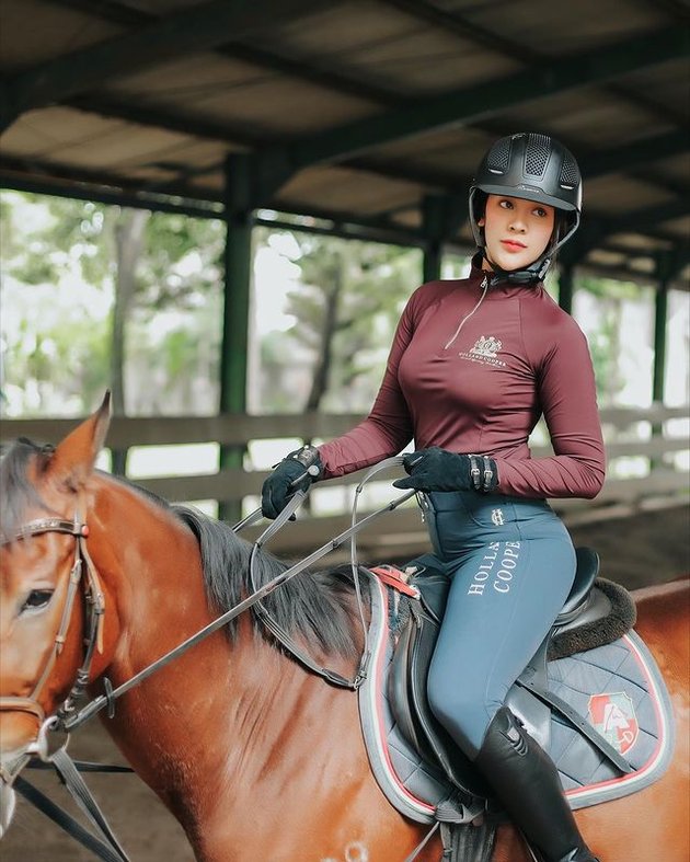 8 Photos of Anya Geraldine While Horseback Riding, Her Body Goals Portrait Makes Netizens Distracted