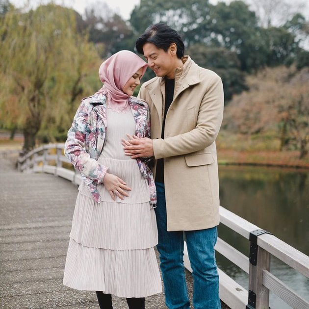 8 Photos of Baby Bump Cut Meyriska, Happy Together with Roger Danuarta Awaiting the Birth of Their First Child