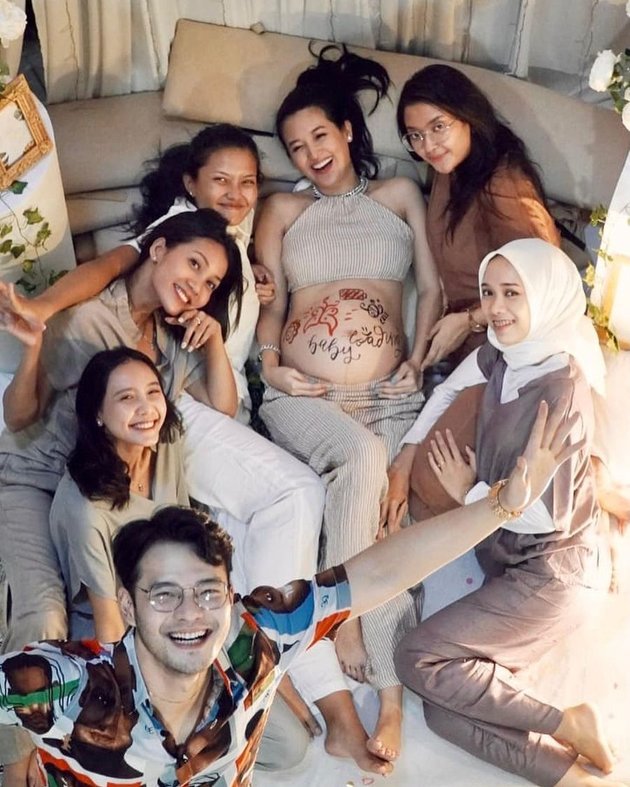 8 Photos of Sylvia Fully's Baby Shower, Showing Her Growing Belly and Scribbles