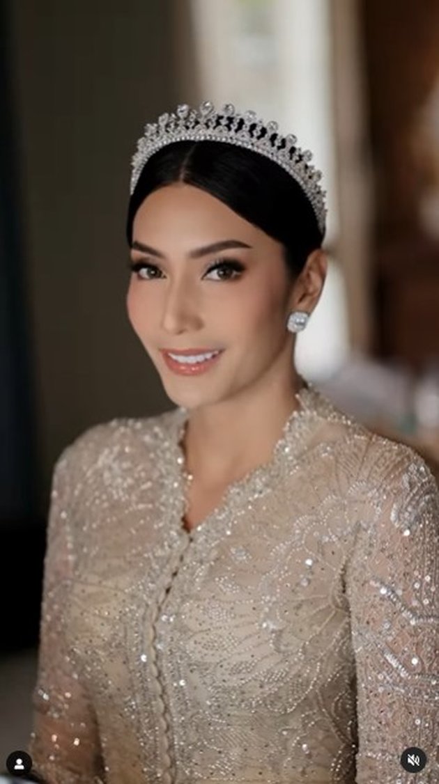 8 Beautiful Photos of Tyas Mirasih on Her Second Wedding, Like a Queen with a Crown