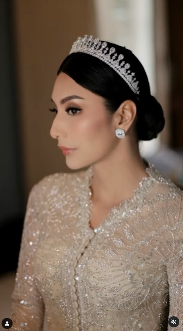 8 Beautiful Photos of Tyas Mirasih on Her Second Wedding, Like a Queen with a Crown