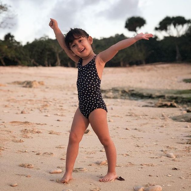 8 Photos of Carleteana, Alexandra Gottardo's Rarely Seen and Equally Beautiful Daughter