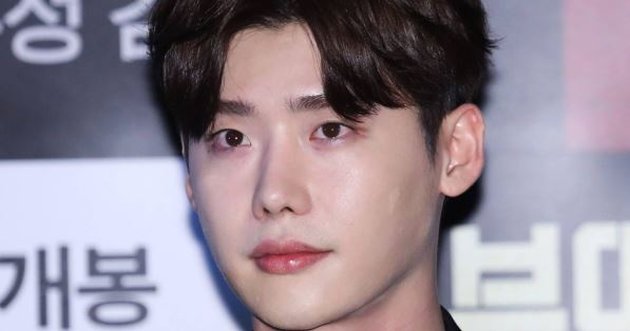 8 Close Up Photos of Korean Actors who are Getting Handsome, with Glowing and Smooth Porcelain Skin