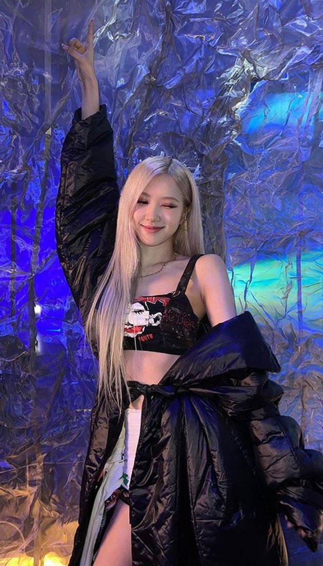 8 Photos of Stylish Rose BLACKPINK's Costumes at 'The Show' Concert, Her Solo Performance is Like a Princess!